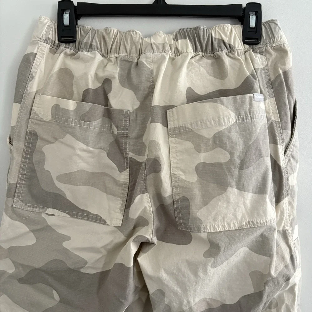 Columbia Women's Wallowa Cargo Camo Pants BeigeGrayWhite, Pocket zipper StrapSz8 - Picture 10 of 13